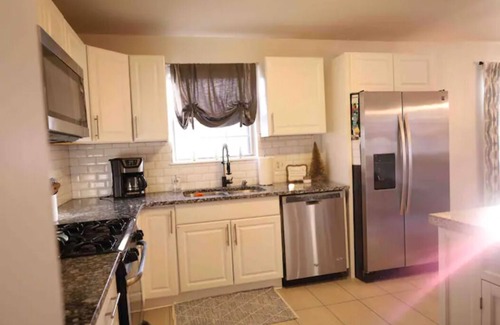 Fairview House | Family friendly Spacious 4 bedroom 3 bathroom getaway