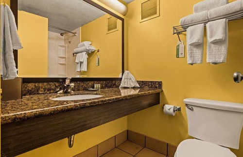 Western Honolulu Hotel | Family Friendly Stay | 2 Double Beds Standard Room | Free Breakfast & Pool
