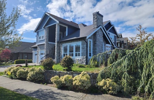 Bear Mountain Resort House | Family-friendly stay on Bear Mountain Golf Resort