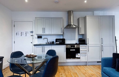Maidstone Apartment | Family-Friendly Suite | Near Maidstone High Street