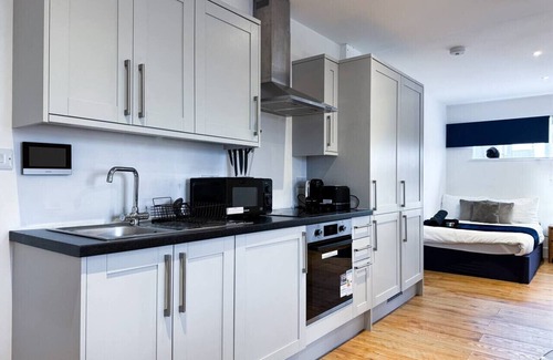 Maidstone Apartment | Family-Friendly Suite | Near Maidstone High Street