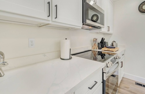 South Tacoma House | Family-Friendly Tacoma Stay- Newly Remodeled Home with AC & Pet-Friendly Yard