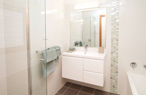 Shortland House | Family Friendly Townhouse 5 with large yard