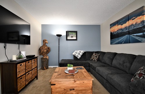 Hinton House | Family friendly townhouse close to Jasper National Park!