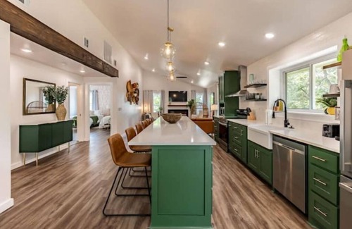 Granite Shoals House | Family Friendly Lakeside Retreat
