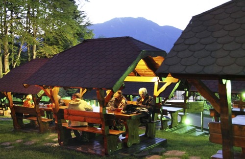 Predeal Villa | Family friendly villa, restaurant, playgrounds, large yard, ski resort