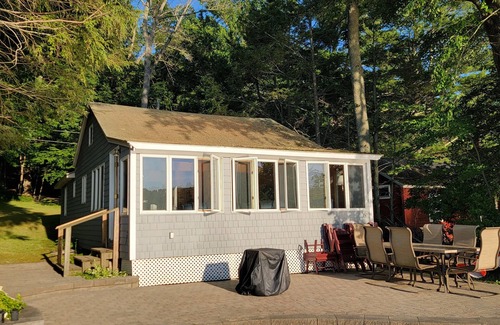 Colchester Cottage | Family Friendly Waterfront Cottage