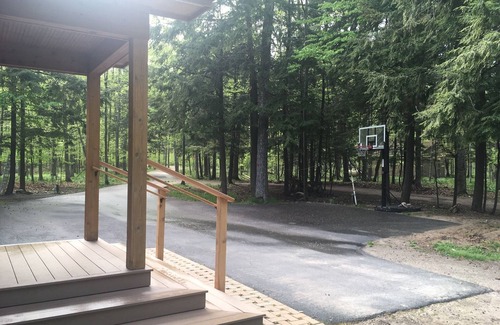 Omena Cottage | Family-Friendly Waterfront Retreat for Larger Groups