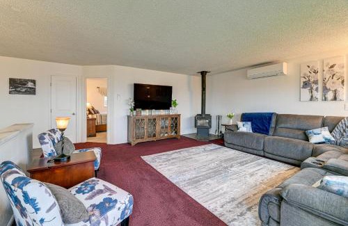 Roseburg House | Family-Friendly Winston Vacation Rental with Deck!