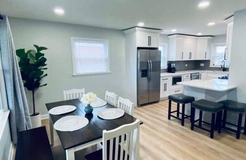 Downers Grove House | Family, Friends and Fun Chicago Getaway