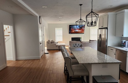 Leicester House | Family & Friends Vacation House