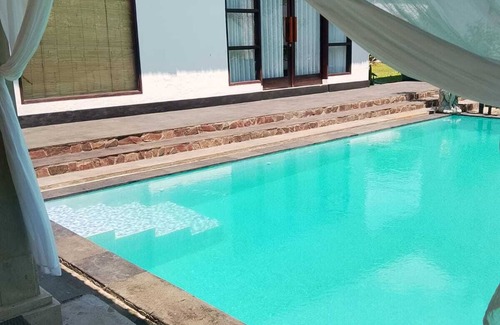 Kalibukbuk Villa | Family fully furnished villa separate bedrm swimming pool. Near beach big Garden