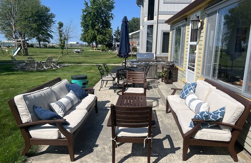 Pearl Beach House | Family Fun, amazing sandy waterfront, boating, fishing and hunting