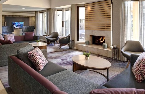 Brookfield Hotel | Family Fun at Milwaukee County Zoo! Pet-friendly Property, Indoor Swimming Pool!
