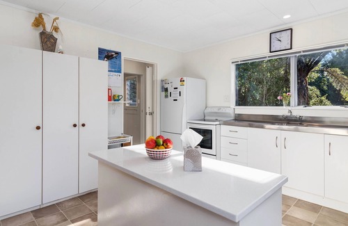 Lake Tarawera Cottage | Family Fun at The Lake - Lake Tarawera Home