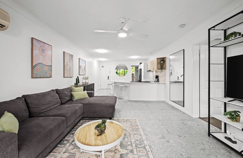Mermaid Beach Apartment | Family Fun Chic & Central