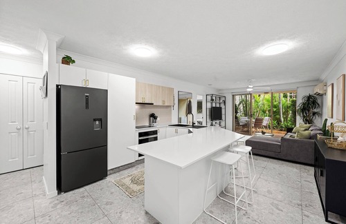 Mermaid Beach Apartment | Family Fun Chic & Central