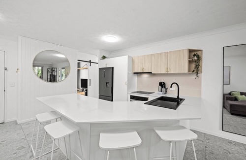 Mermaid Beach Apartment | Family Fun Chic & Central