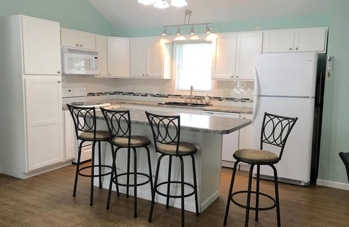 Clear Lake Cottage | Family Fun Cozy Cottage