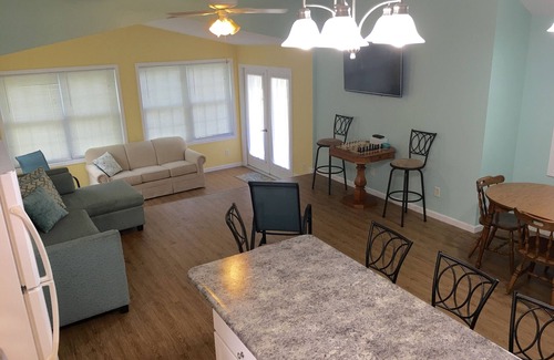 Clear Lake Cottage | Family Fun Cozy Cottage