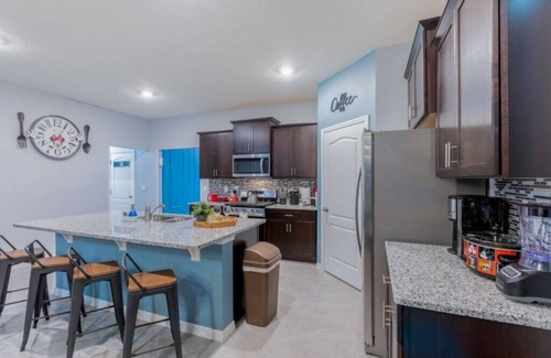 Loughman House | Family Fun Disney & Universal Themed Villa w/pool