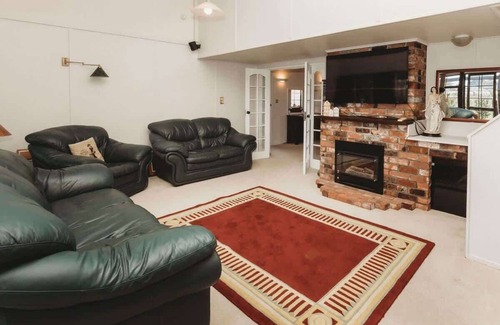 Bell Block House | Family Fun Home with Indoor Pool
