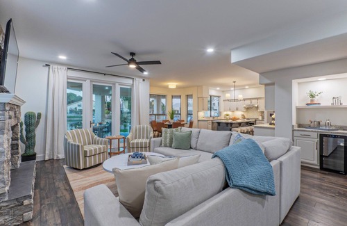 Val Vista Lakes House | Family Fun Lakefront, Htd Pool, Spa, Putt Green, Kayaks, Covered Patio w/TV, Indoor Games
