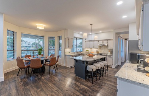 Val Vista Lakes House | Family Fun Lakefront, Htd Pool, Spa, Putt Green, Kayaks, Covered Patio w/TV, Indoor Games