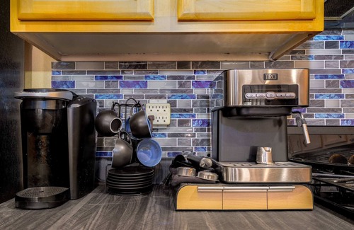 Coldwater Springs House | Family Fun Retreat! Themed Rooms, BBQ & Golf Course!