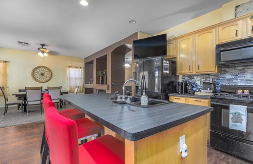 Coldwater Springs House | Family Fun Retreat! Themed Rooms, BBQ & Golf Course!