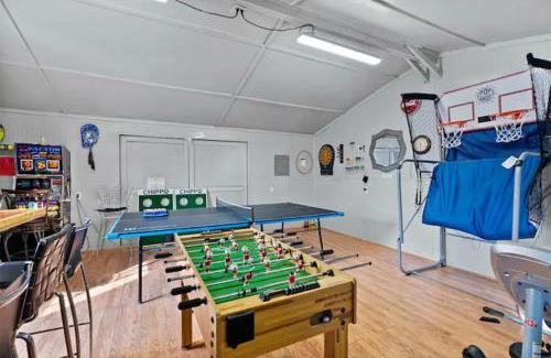 Tucson House | Family Fun Vacation, Heated Pool, Gameroom, Sauna