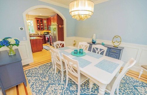 Newport East House | Family Gathering Haven: All-Season Coastal Retreat