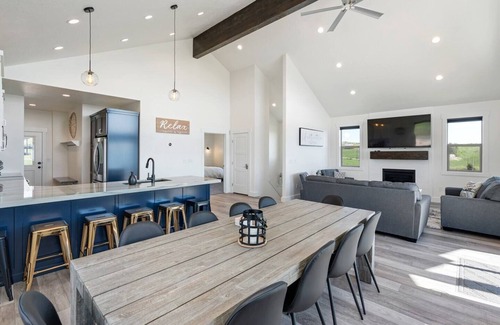 Fish Haven House | Family Gatherings | Boat Parking | Entertainment