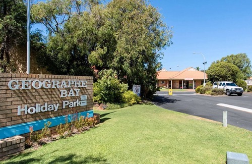 Broadwater House | Family Getaway - Cabin 50: Your Ideal Retreat for Comfort and Nature