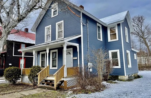 Rutland House | Family Getaway Cozy 4BDR Home