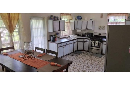 Rosendal House | FAMILY GETAWAY LOCATION Spacious four-bedroom home near beaches