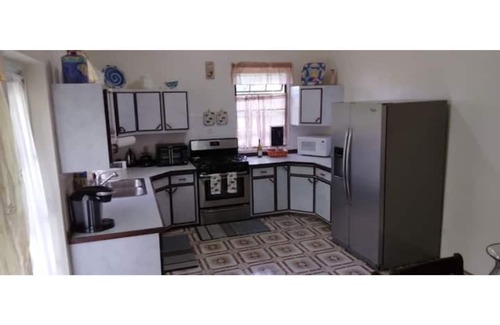 Rosendal House | FAMILY GETAWAY LOCATION Spacious four-bedroom home near beaches