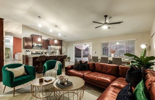 South Mountain House | Family Getaway! Sleeps 12, Pool, Playground, Game Room