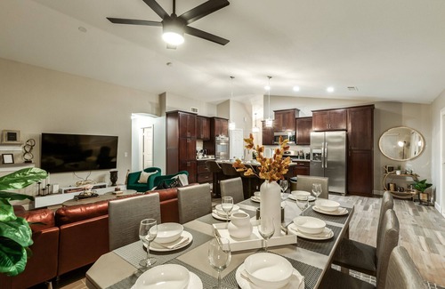 South Mountain House | Family Getaway! Sleeps 12, Pool, Playground, Game Room