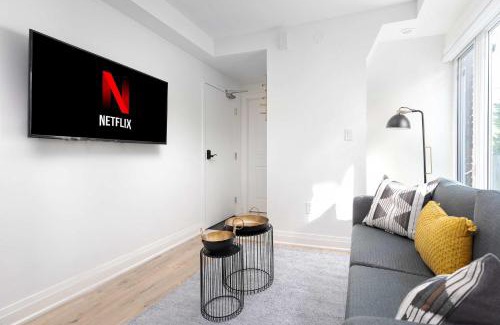 Beaconsfield Village Apartment | Family Getaway Trendy Ossington Neighbourhood