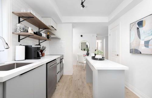 Beaconsfield Village Apartment | Family Getaway Trendy Ossington Neighbourhood