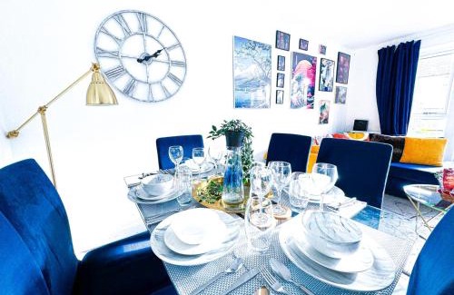 Bordesley Apartment | Family, Group & Contractor Stay - Sleeps Upto 9 Guests with Free Parking