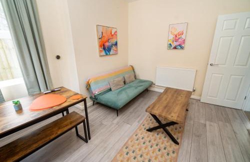 Sketty House | Family & Group Stay – 5-Bed Home, Parking