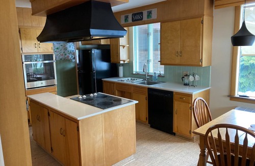 Wooster House | Family haven w/pool close to College of Wooster and downtown