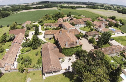 Nabinaud Cottage | Family Holiday Hamlet - Heated Pools, Golf, Tennis, Creche, 10 mins to beach!