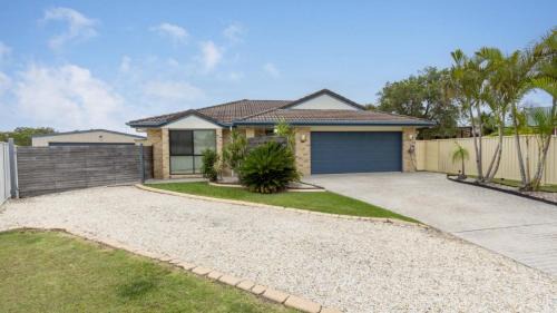 Sandstone Point House | Family Holiday Home At Sandstone Point