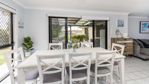 Sandstone Point House | Family Holiday Home At Sandstone Point