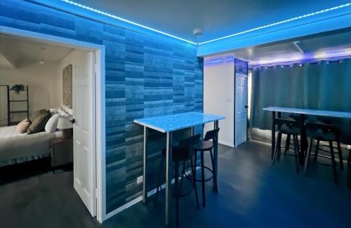 Woodingdean Apartment | Family Holiday Home with Hot Tub & Sauna Sleeps 8
