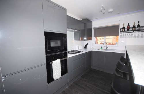 Peacehaven Apartment | Family Holiday Home With Hot Tub Sleeps 8