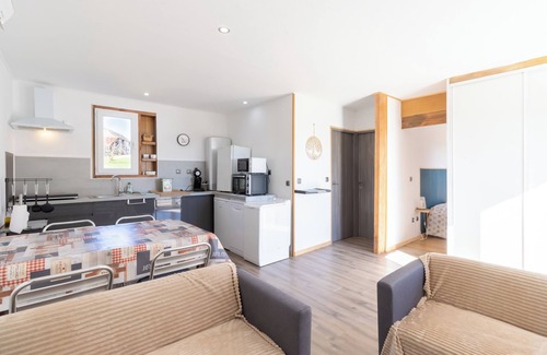 Lubersac House | Family Holiday Home in Lubersac – Pond, Garden, Peace & Comfort